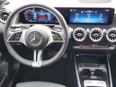 Used 2025 Mercedes-Benz GLB 250 image 19