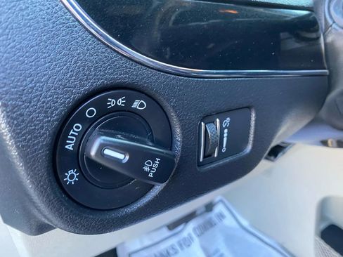 Used 2020 Dodge Grand Caravan SXT image 17