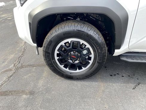 Certified 2025 Toyota 4Runner TRD Off-Road image 8