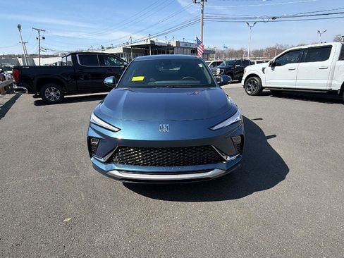 New 2025 Buick Envista Avenir image 2