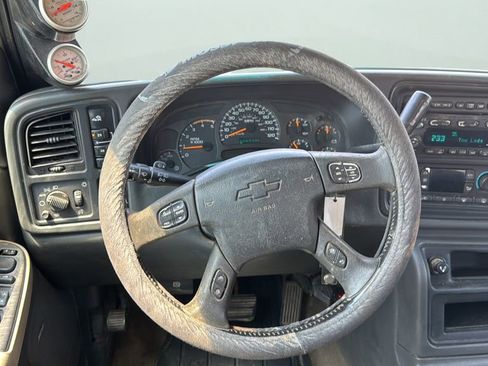 Used 2004 Chevrolet Silverado 2500 LS w/ Heavy-Duty Power Package AWD/4WD image 20