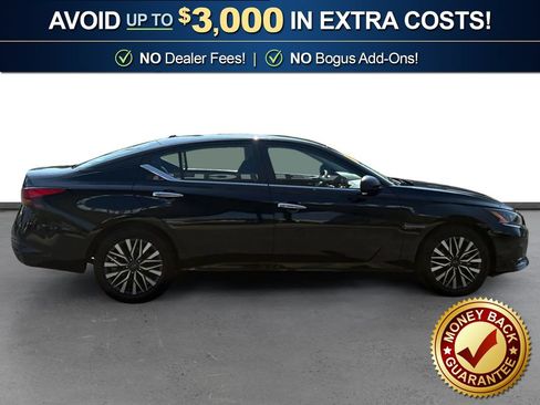 Used 2025 Nissan Altima 2.5 SV FWD image 8