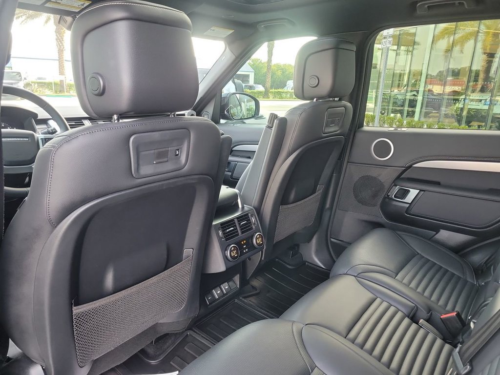 Certified 2024 Land Rover Discovery Dynamic SE AWD/4WD image 17