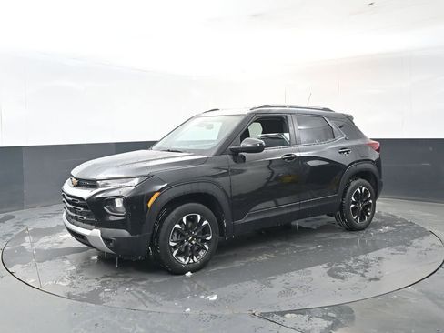Used 2023 Chevrolet TrailBlazer LT w/ Convenience Package image 2
