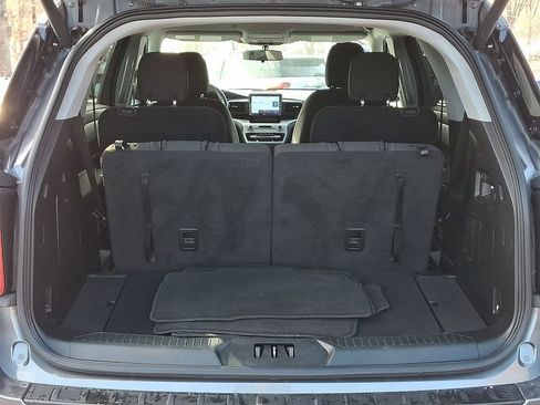 Used 2022 Ford Explorer XLT image 28