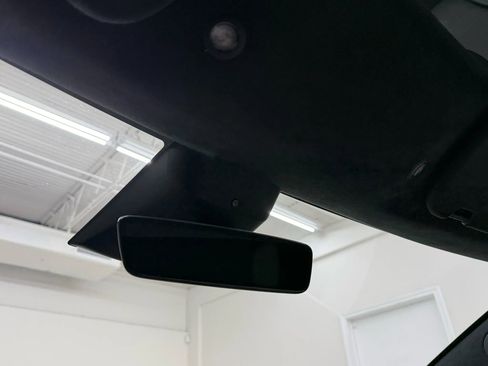 Used 2022 Tesla Model S Plaid image 18