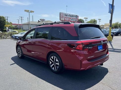 Certified 2026 Honda Odyssey EX-L image 3