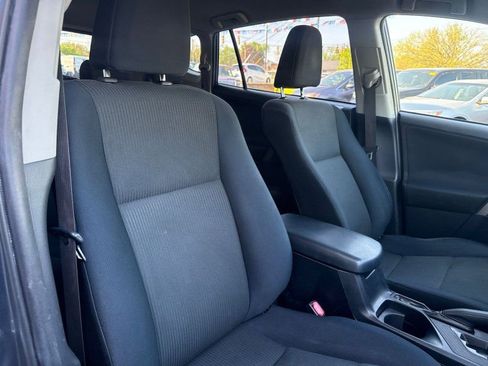 Used 2014 Toyota RAV4 LE image 18