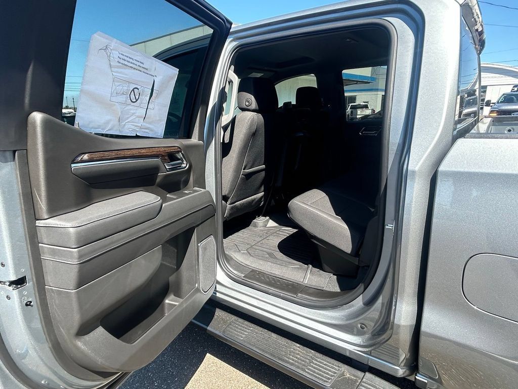 New 2026 GMC Sierra 1500 SLE w/ X31 Off-Road Package AWD/4WD image 36