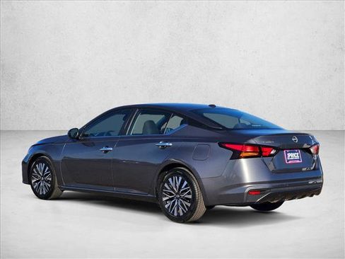 Used 2023 Nissan Altima 2.5 SV image 7