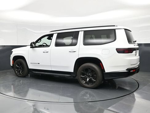 Used 2024 Jeep Wagoneer Series II AWD/4WD image 7
