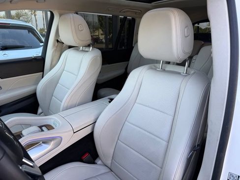 Used 2023 Mercedes-Benz GLS 450 4MATIC image 12