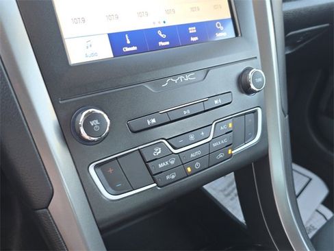 Used 2020 Ford Fusion SE image 22
