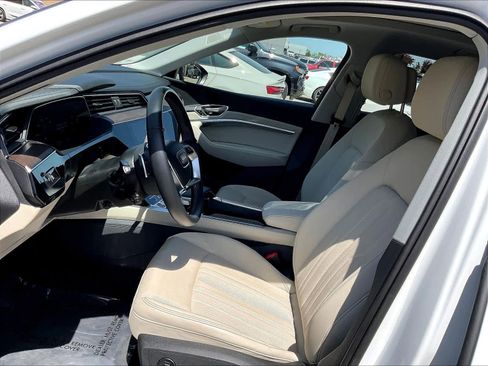 Used 2024 Audi Q8 e-tron Premium Plus w/ Premium Plus Package AWD/4WD image 21