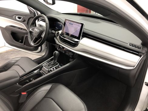 Certified 2025 Jeep Compass Limited w/ Elite Group image 15