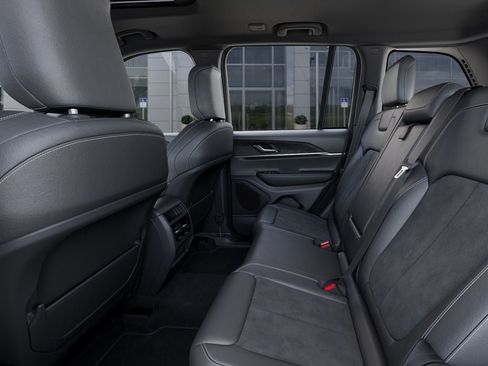 New 2026 Jeep Grand Cherokee Altitude AWD/4WD image 24