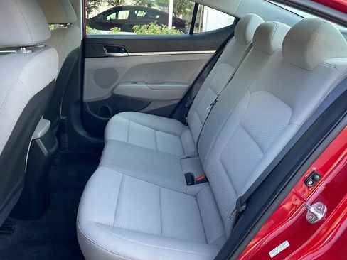 Used 2020 Hyundai Elantra SE w/ Convenience Package (C2) FWD image 12