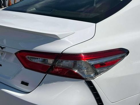 Used 2019 Toyota Camry SE FWD image 16