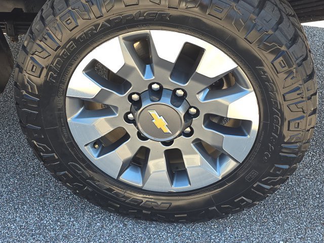 Used 2022 Chevrolet Silverado 2500 Custom w/ Custom Value Package AWD/4WD image 13
