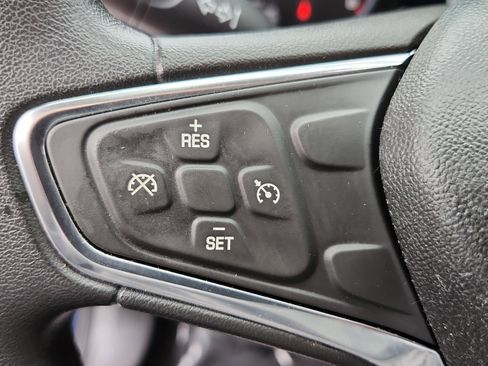 Used 2017 Chevrolet Malibu LT image 19