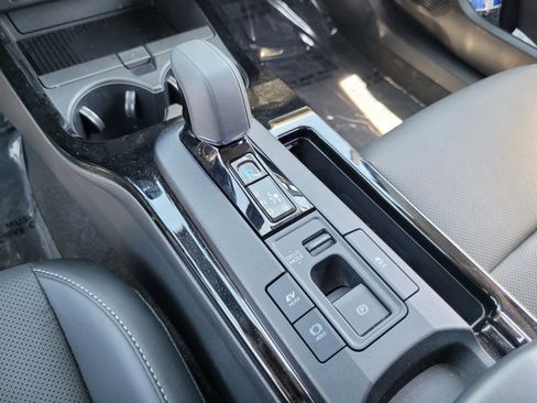 Used 2024 Toyota Prius XLE FWD image 20