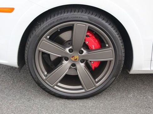 Used 2021 Porsche Cayenne GTS w/ Premium Package image 15