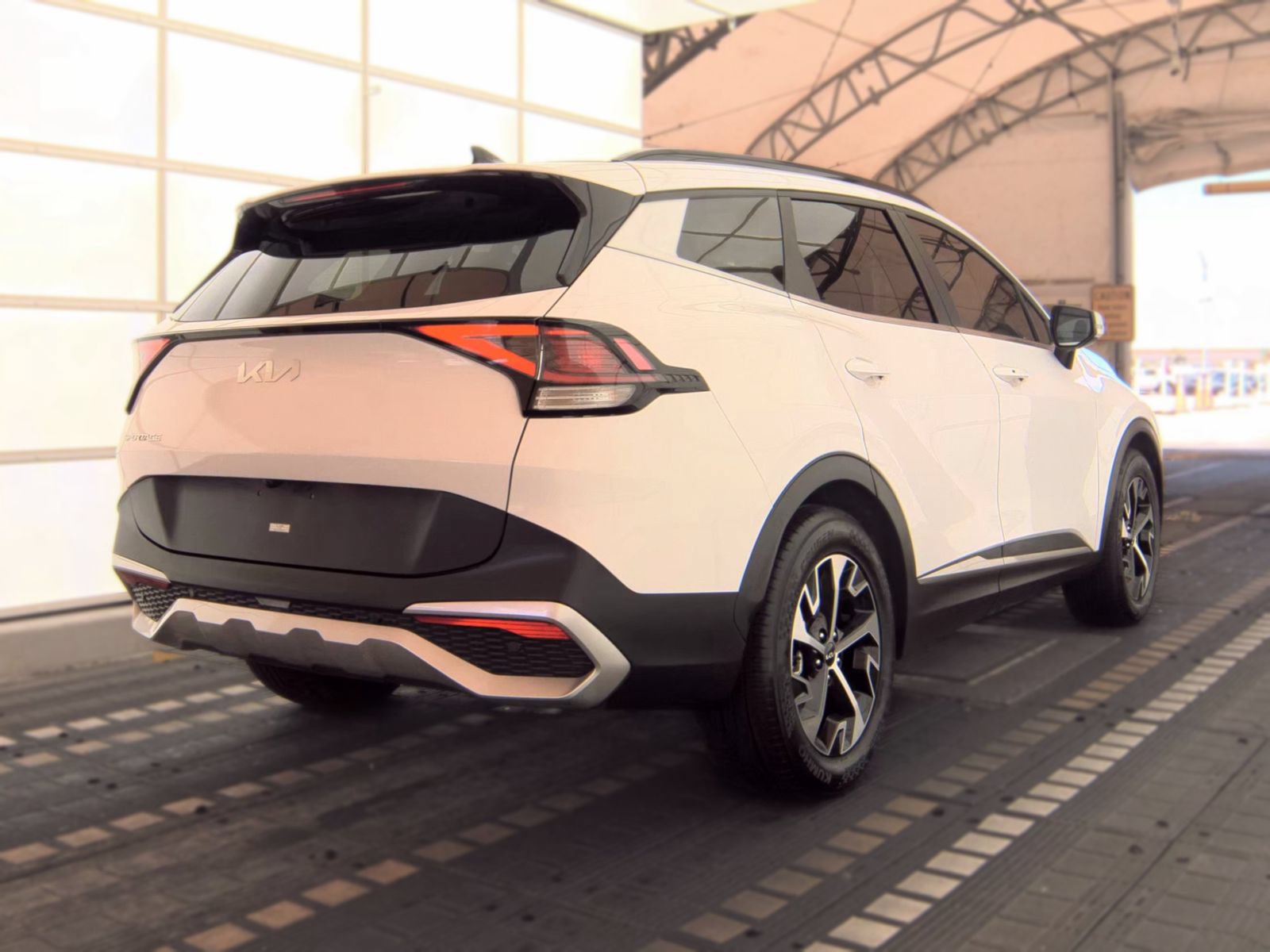 Used 2025 Kia Sportage EX w/ Premium Package FWD image 4