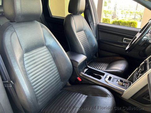Used 2015 Land Rover Discovery Sport HSE Luxury image 38