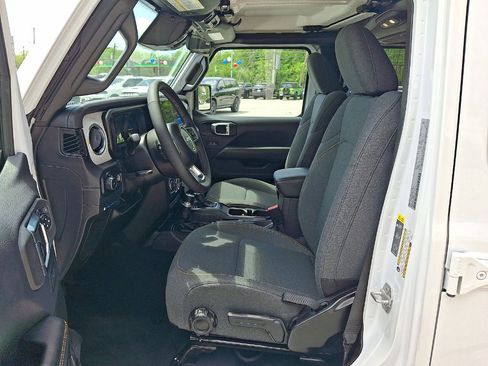 Certified 2025 Jeep Wrangler Unlimited Sahara AWD/4WD image 11
