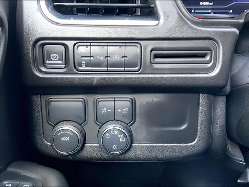 Used 2024 Chevrolet Suburban LT RWD image 33