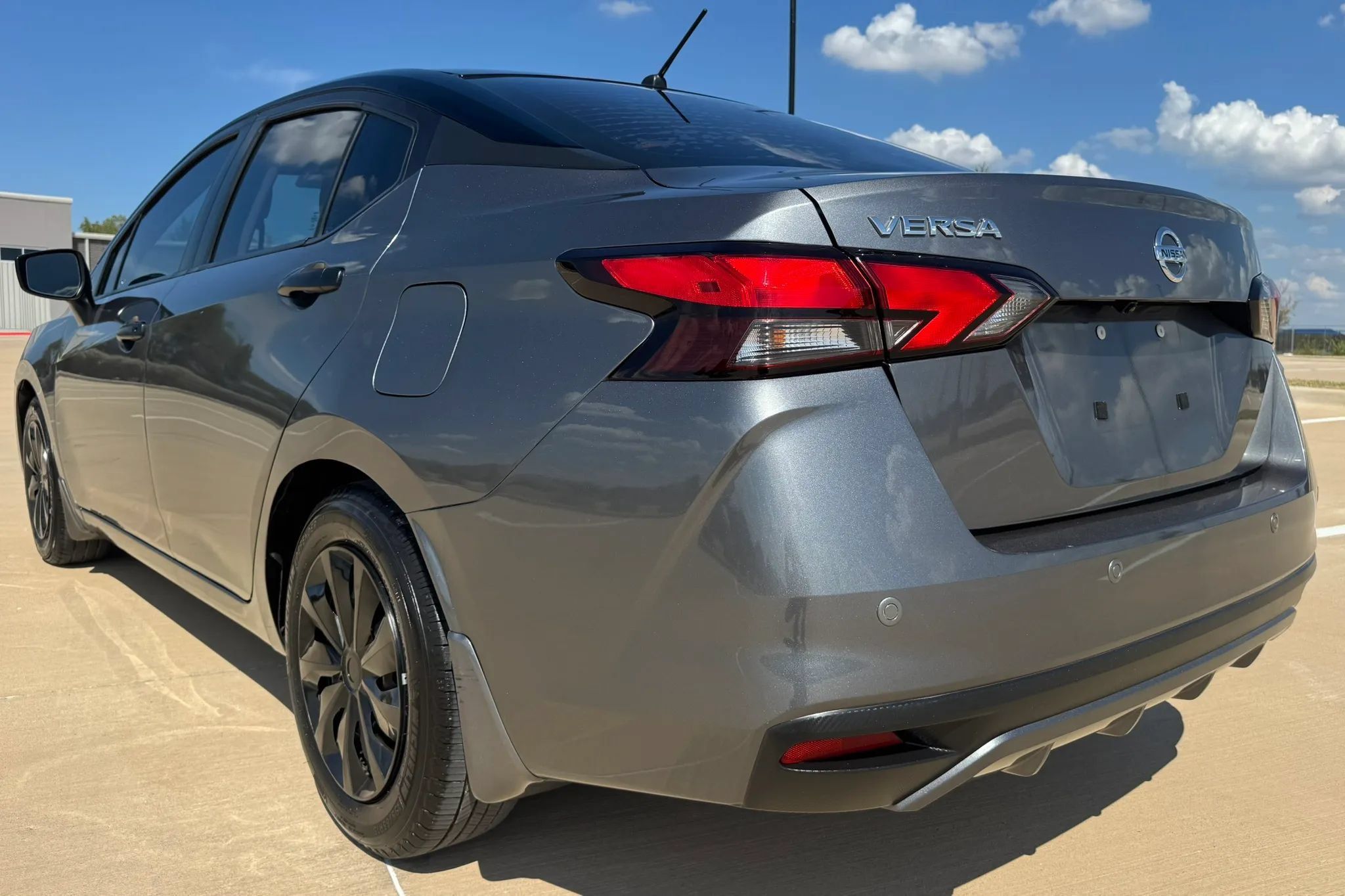 Used 2021 Nissan Versa S FWD image 12