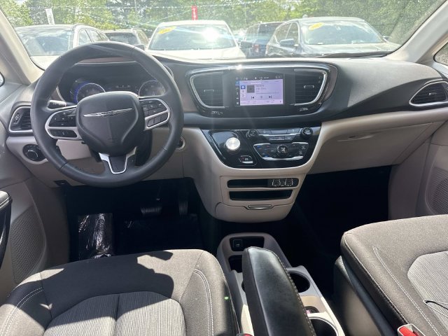 Used 2023 Chrysler Voyager LX FWD image 16