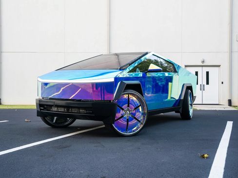 Used 2024 Tesla Cybertruck AWD Crew Cab image 1