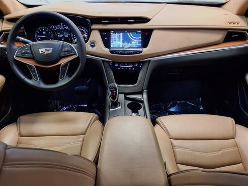 Used 2018 Cadillac XT5 Platinum w/ Driver Assist Package AWD/4WD image 16
