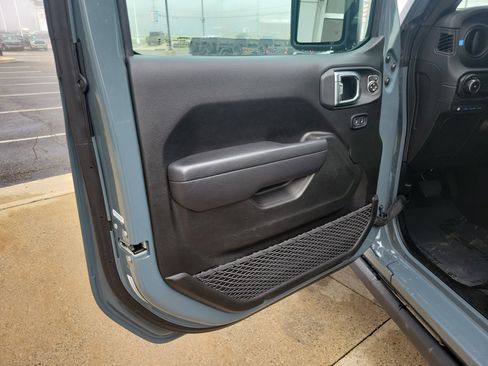 Used 2025 Jeep Wrangler Unlimited Rubicon 4xe w/ Safety Group AWD/4WD image 6