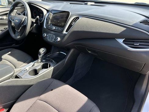 Used 2024 Chevrolet Malibu LT image 19
