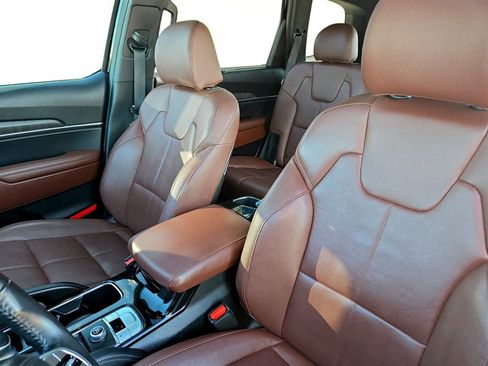 Used 2024 Kia Telluride EX w/ EX Captain's Chair Package image 29