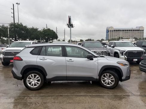 Used 2024 Toyota Corolla Cross L AWD/4WD image 4