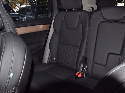 Used 2025 Volvo XC90 B6 Plus image 20