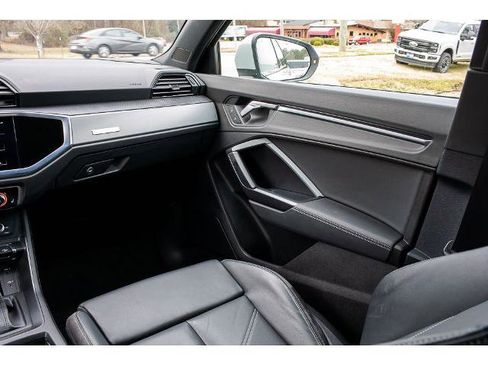 Used 2022 Audi Q3 2.0T Premium Plus image 16