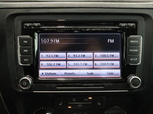 Used 2014 Volkswagen Jetta SE FWD image 18