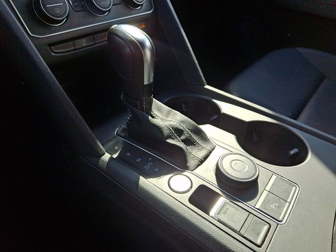 Used 2021 Volkswagen Atlas Cross Sport SE image 14