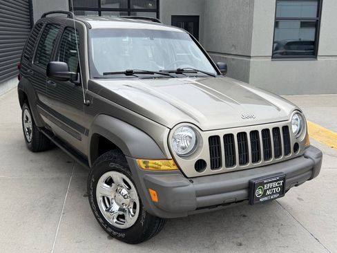Used 2007 Jeep Liberty Sport AWD/4WD image 6