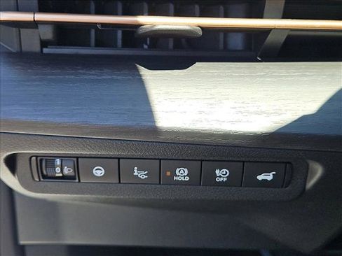 Used 2023 Nissan Ariya FWD image 17