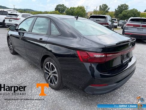 Used 2025 Volkswagen Jetta Sport FWD image 3