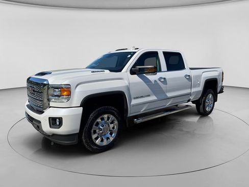Used 2018 GMC Sierra 2500 Denali w/ Duramax Plus Package AWD/4WD image 2