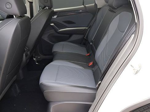 Used 2025 Volkswagen Tiguan SE w/ Panoramic Sunroof Package AWD/4WD image 13