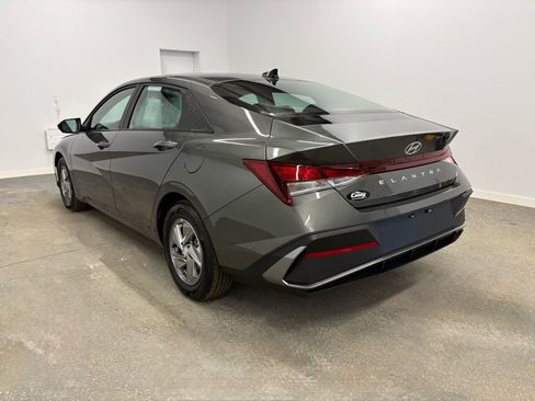 Used 2025 Hyundai Elantra SE image 9