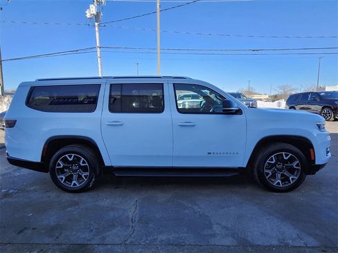 Used 2023 Jeep Wagoneer L Series III image 6