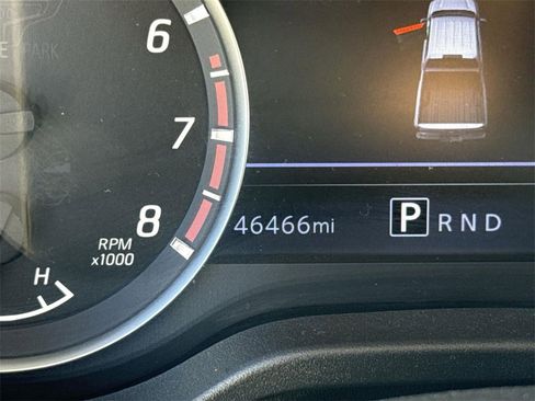 Used 2023 Nissan Titan SV image 11